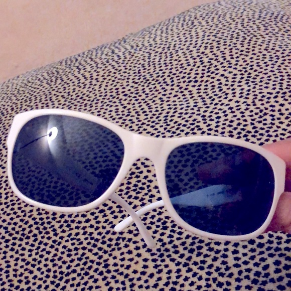 Burberry sunglasses - Picture 1 of 10